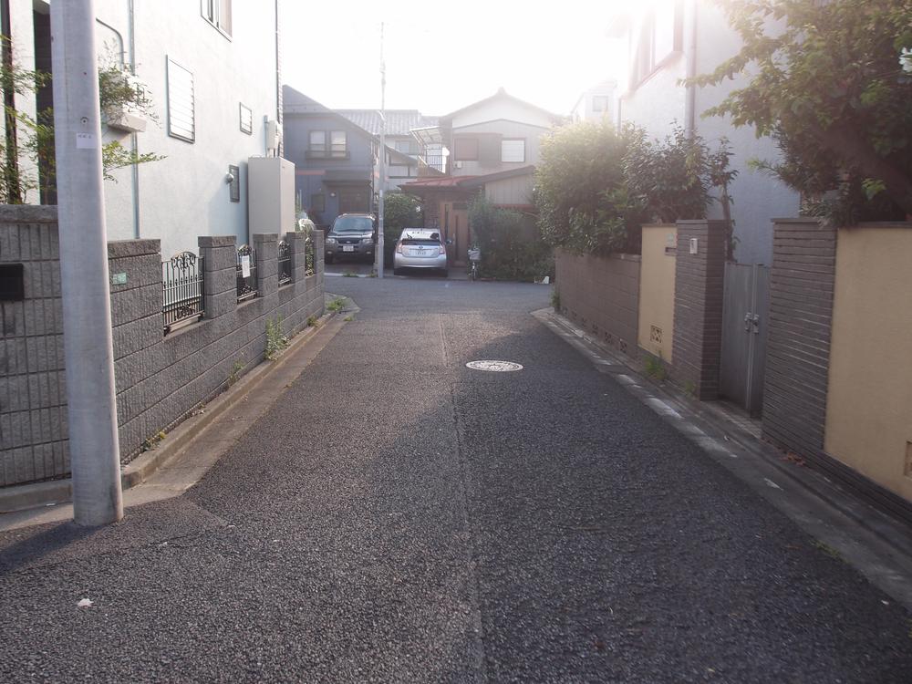 Local photos, including front road. Front road photo