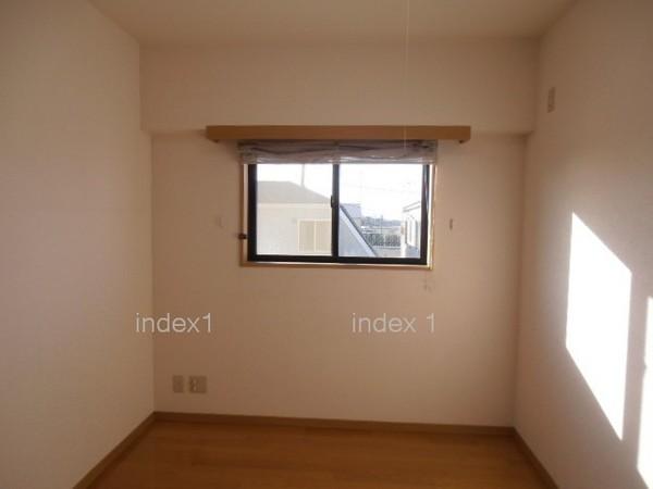 Non-living room. This is about 4.5 Pledge Western-style