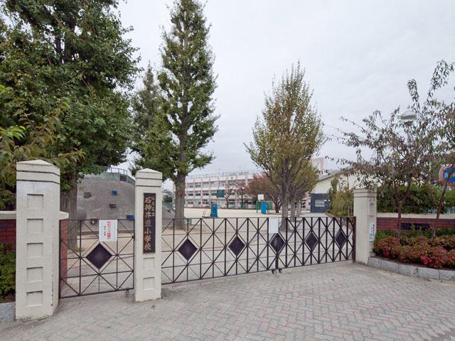 Primary school. 687m to Nerima Shakujii Higashi Elementary School