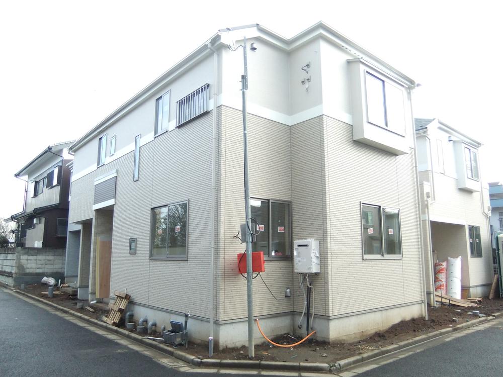 Local appearance photo. 1 Building