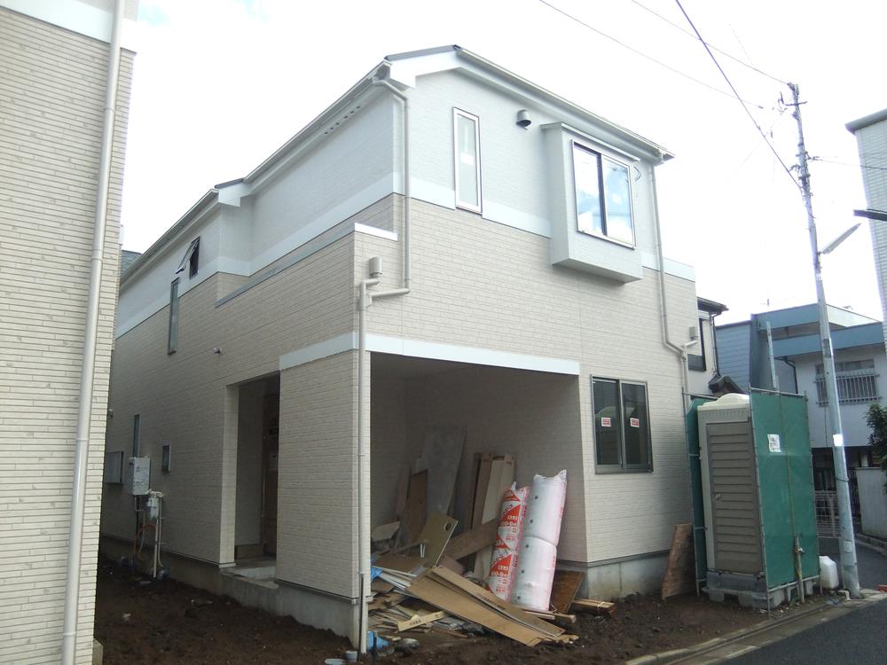 Local appearance photo. Building 2