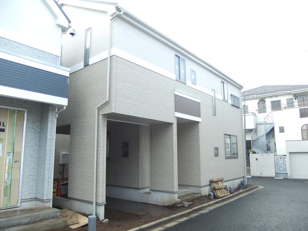 Local appearance photo. 1 Building