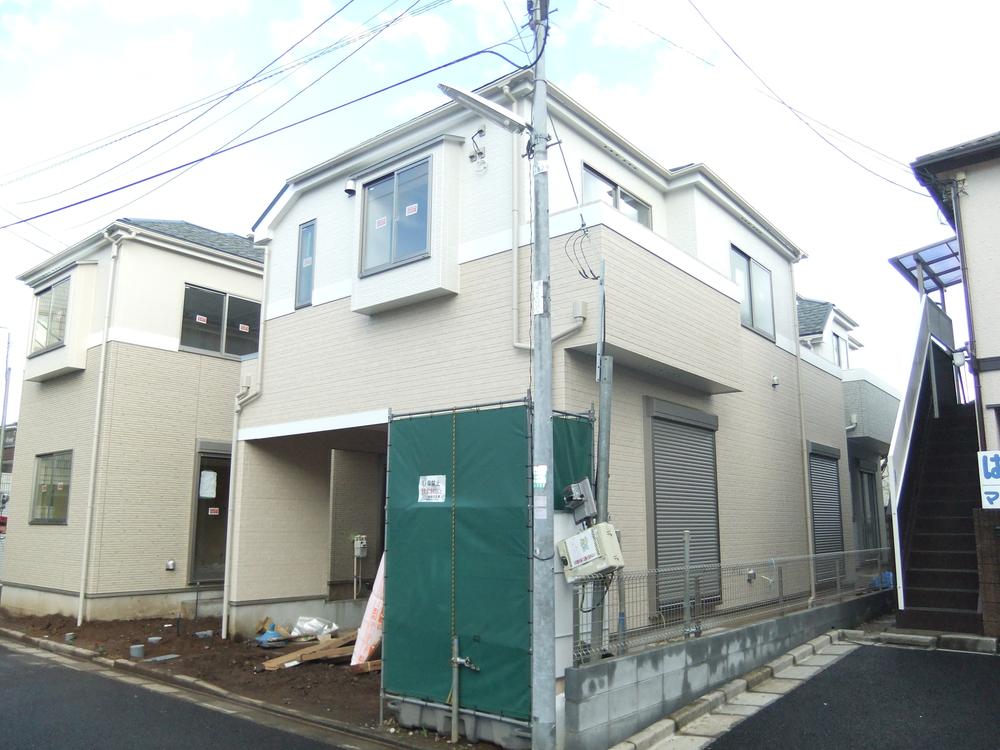 Local appearance photo. Building 2