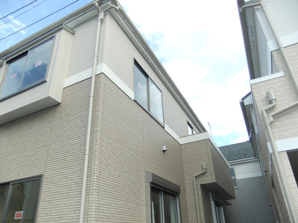 Local appearance photo. 1 Building balcony south side