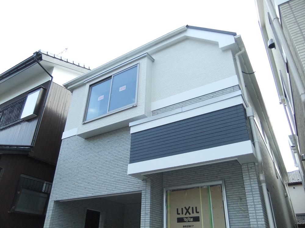 Local appearance photo. 3 Building north side