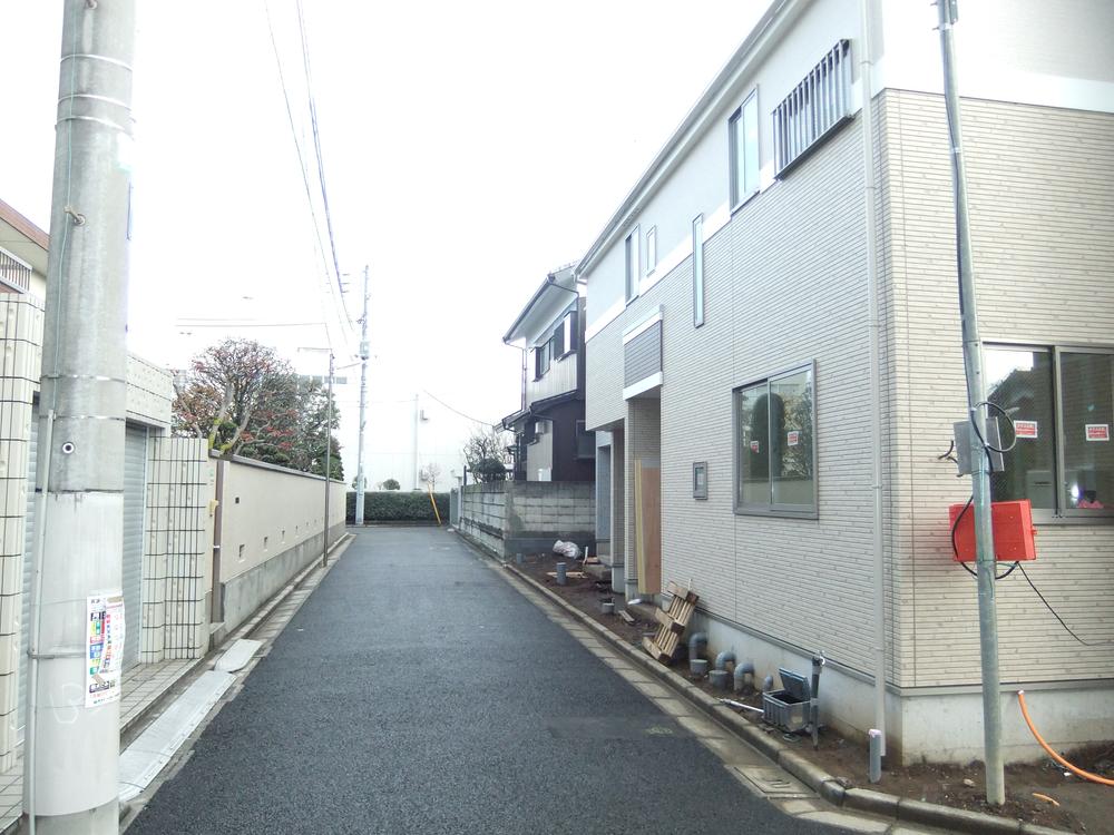 Local photos, including front road. North front road