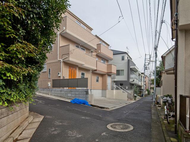 Local photos, including front road. Local (11 May 2013) Shooting