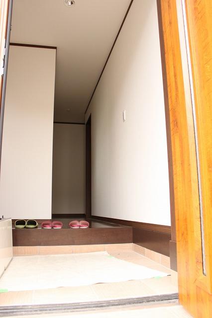 Entrance. Local (11 May 2013) Shooting