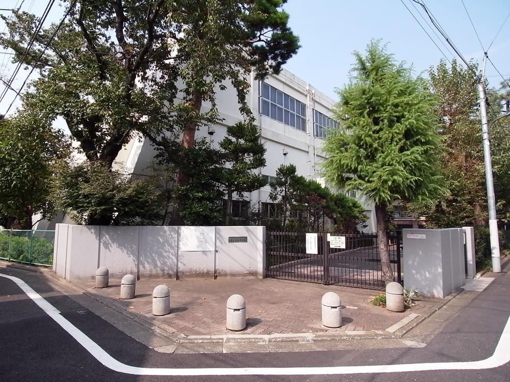 Junior high school. 1012m to Nerima Kaishin third junior high school