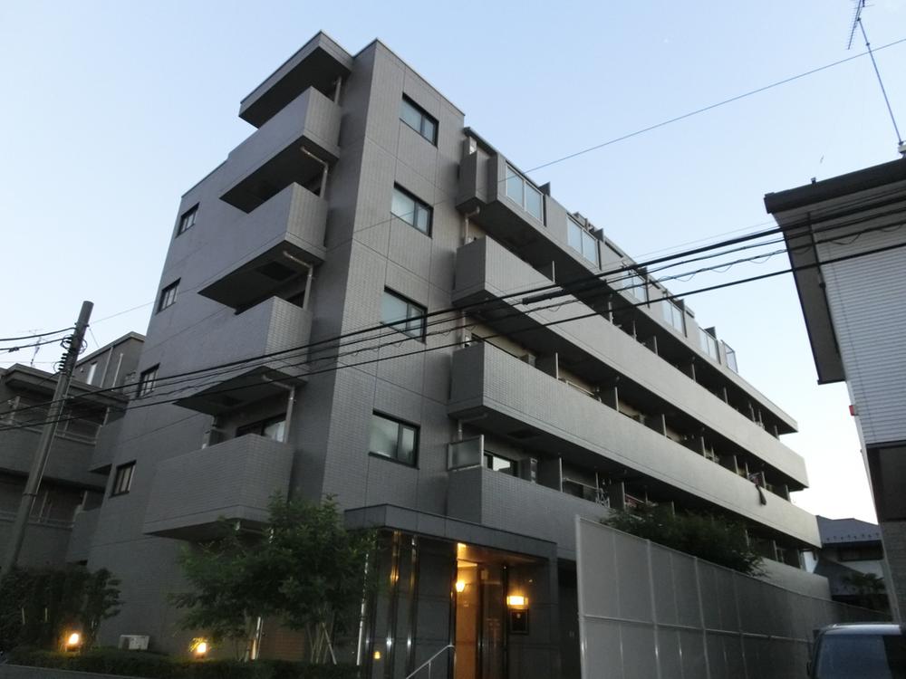 Local appearance photo. Local (11 May 2013) Shooting