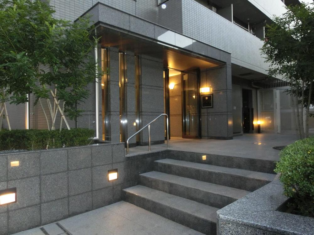 Entrance. Common areas