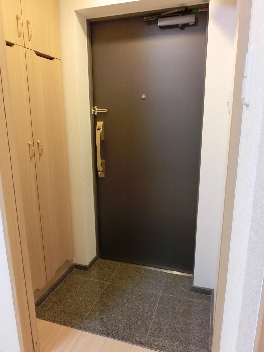 Entrance. Local (11 May 2013) Shooting