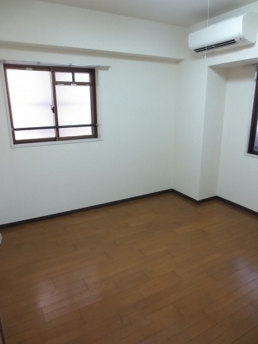 Other common areas. The entrance side Western-style