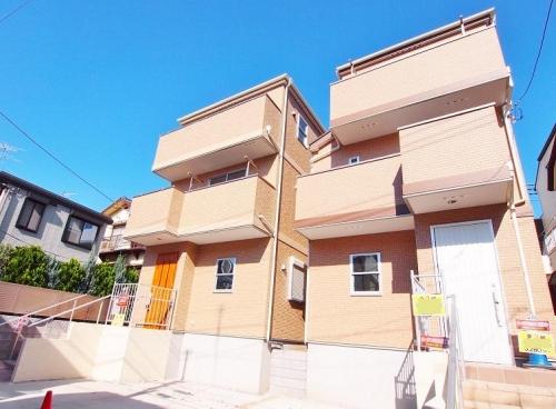 Local appearance photo. Local (12 May 2013) Shooting