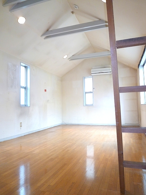 Kitchen. Also high ceilings