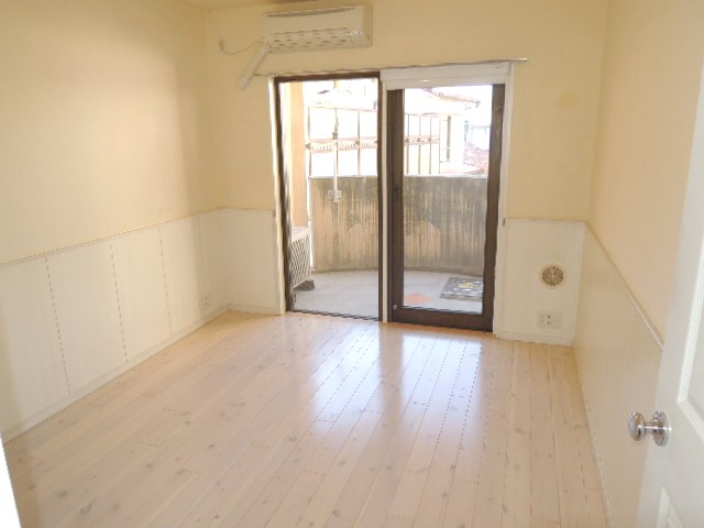 Other room space. Spacious Western-style