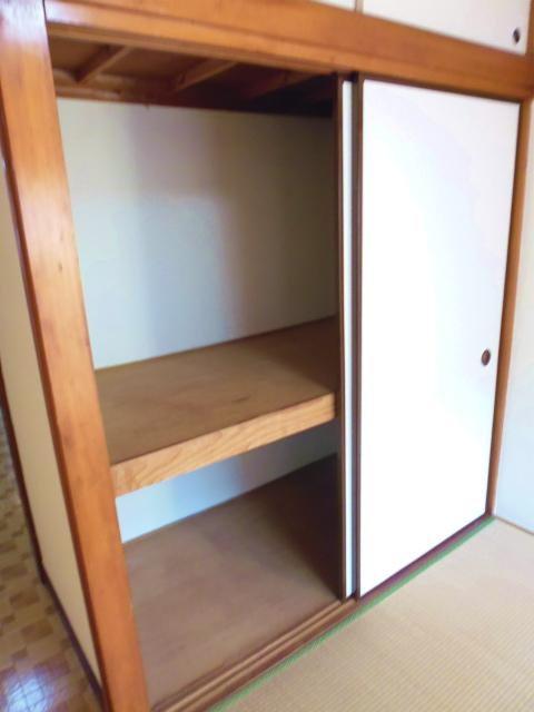 Receipt. Large closet is ease very accommodating