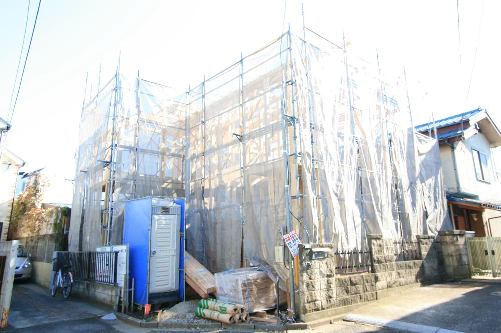 Local photos, including front road. Local (11 May 2013) Shooting