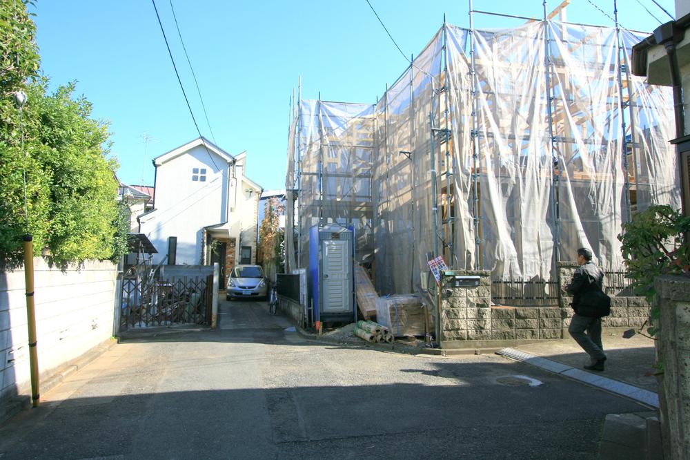 Local photos, including front road. Local (11 May 2013) Shooting