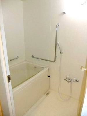 Bath. Bathroom that can Reheating (handrail Realistic)