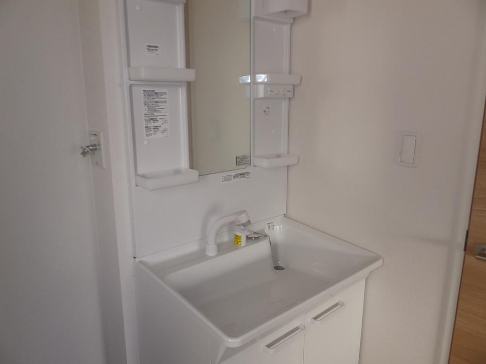 Wash basin, toilet. Local (12 May 2013) Shooting