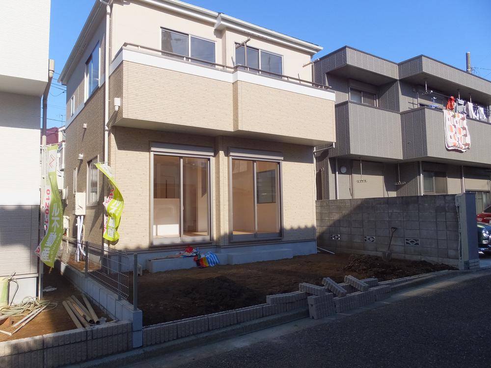 Local appearance photo. Local (12 May 2013) Shooting