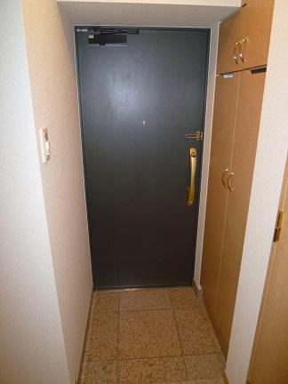 Entrance. Local (April 2013) Shooting