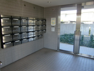 Entrance. Auto-lock of peace of mind!