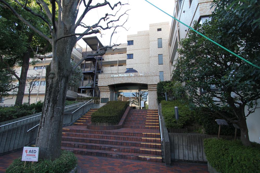 Entrance. Common areas