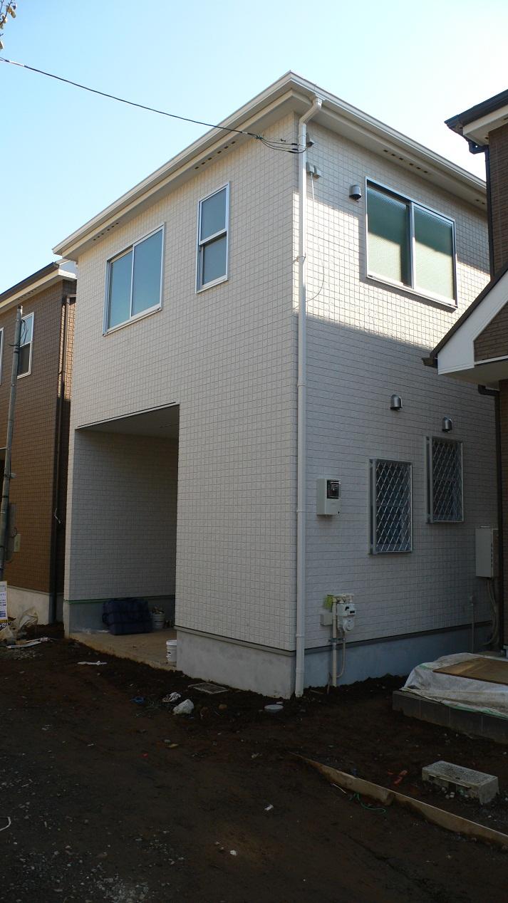 Local appearance photo. B Building exterior photos (11 May 2013) Shooting