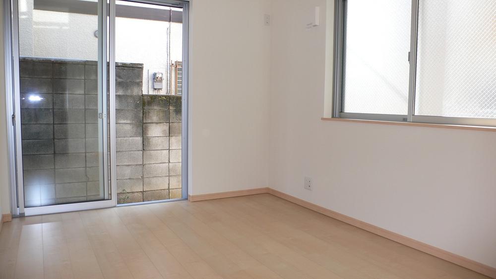 Non-living room. All room with storage (11 May 2013) Shooting