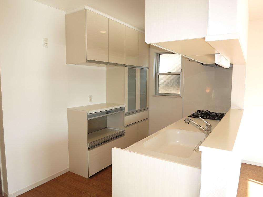 Kitchen. Dishwasher ・ A kitchen with a water purifier (November 2013) Shooting