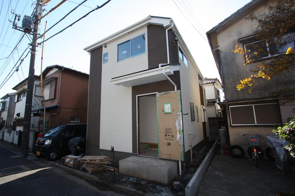 Local appearance photo. Local (11 May 2012) shooting