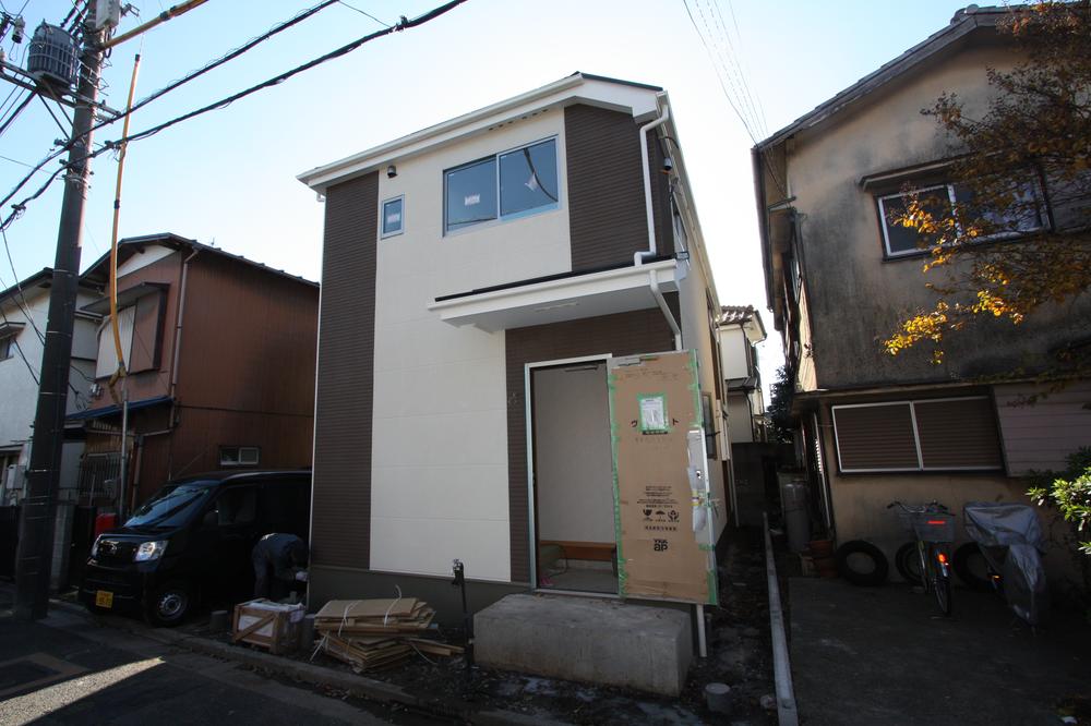 Local appearance photo. Local (11 May 2012) shooting