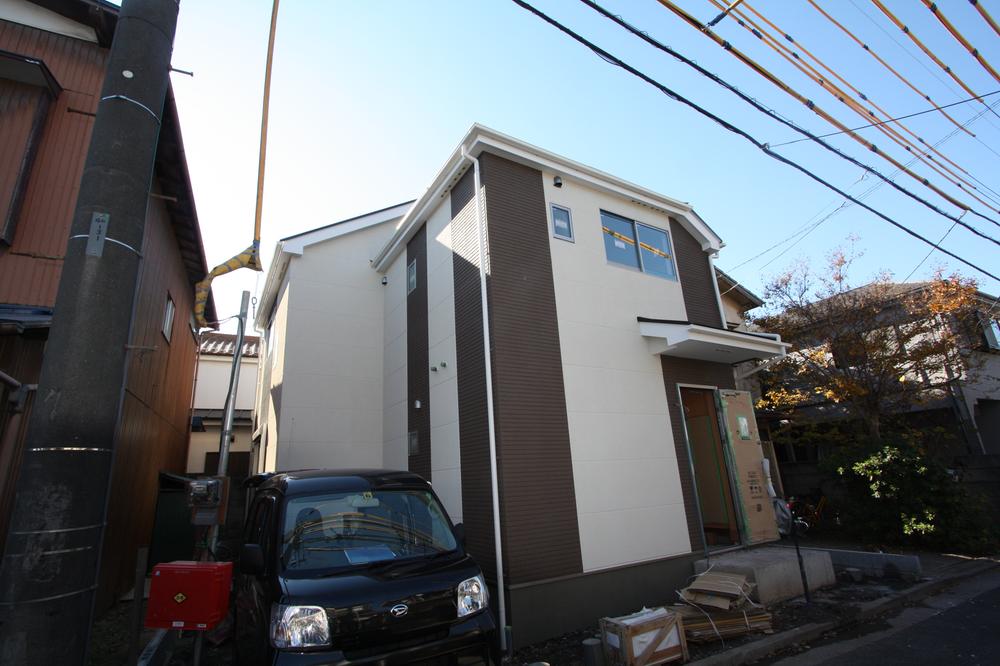 Local appearance photo. Local (11 May 2012) shooting