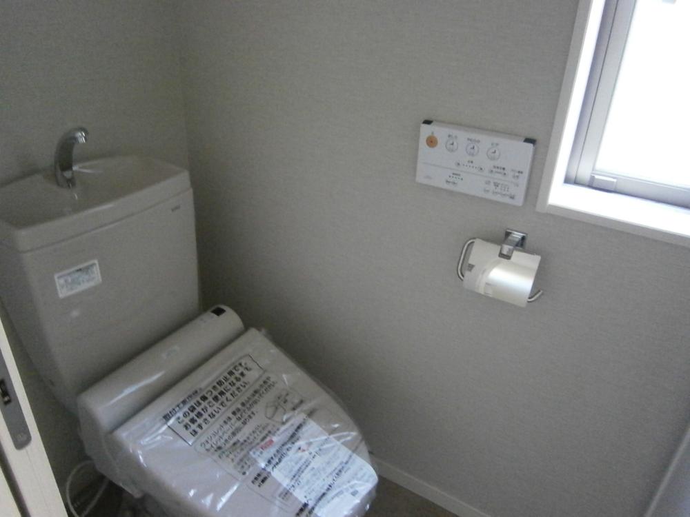 Toilet. Indoor (12 May 2013) Shooting