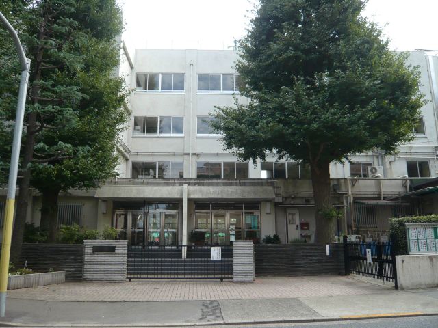 Junior high school. Municipal Shakujii 870m up to junior high school (junior high school)