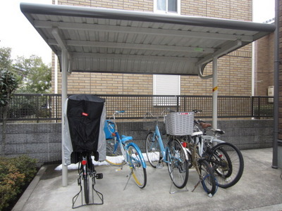 Other common areas. Roofed ・ On-site bicycle parking lot