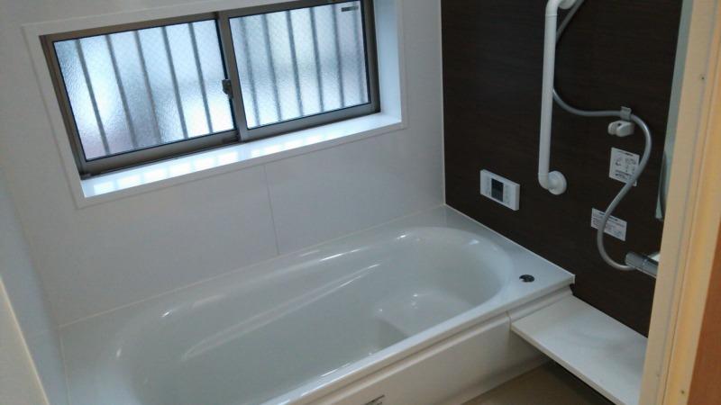 Bathroom. 1616 spacious bathroom size