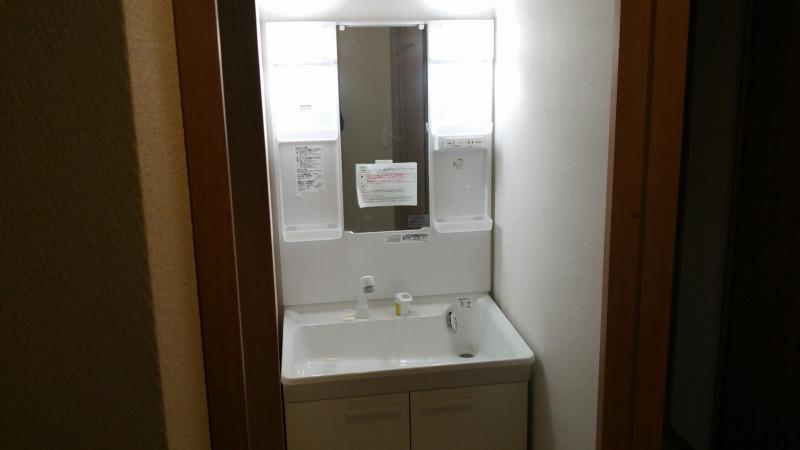 Wash basin, toilet. Basin counter