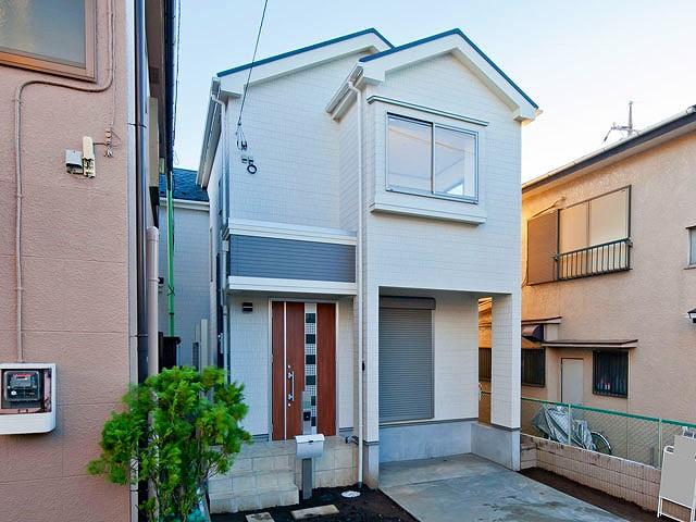 Local appearance photo. Local (11 May 2013) Shooting