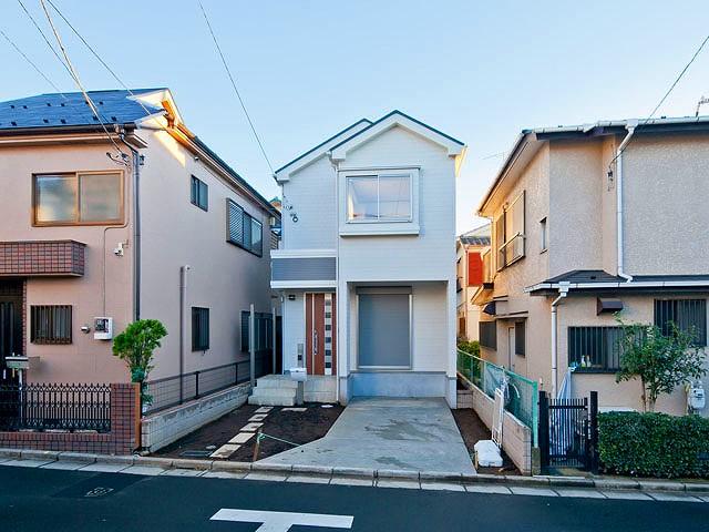 Local appearance photo. Local (11 May 2013) Shooting