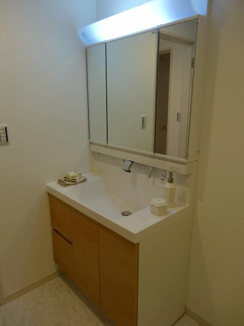 Wash basin, toilet. B Building Bathroom vanity