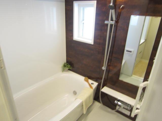 Bathroom. Indoor (12 May 2013) Shooting