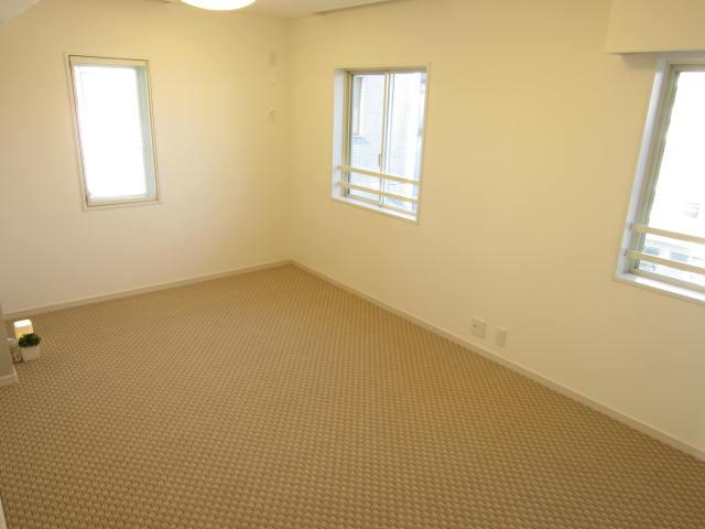 Non-living room. Indoor (12 May 2013) Shooting