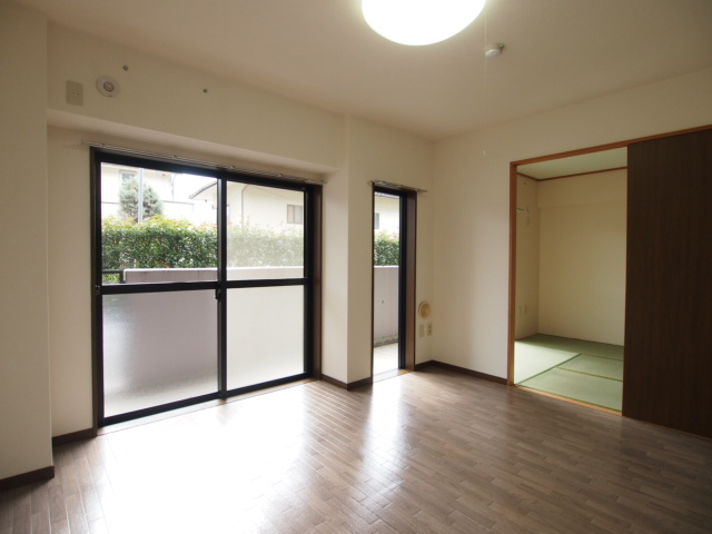 Living and room. Day also is perfect! 