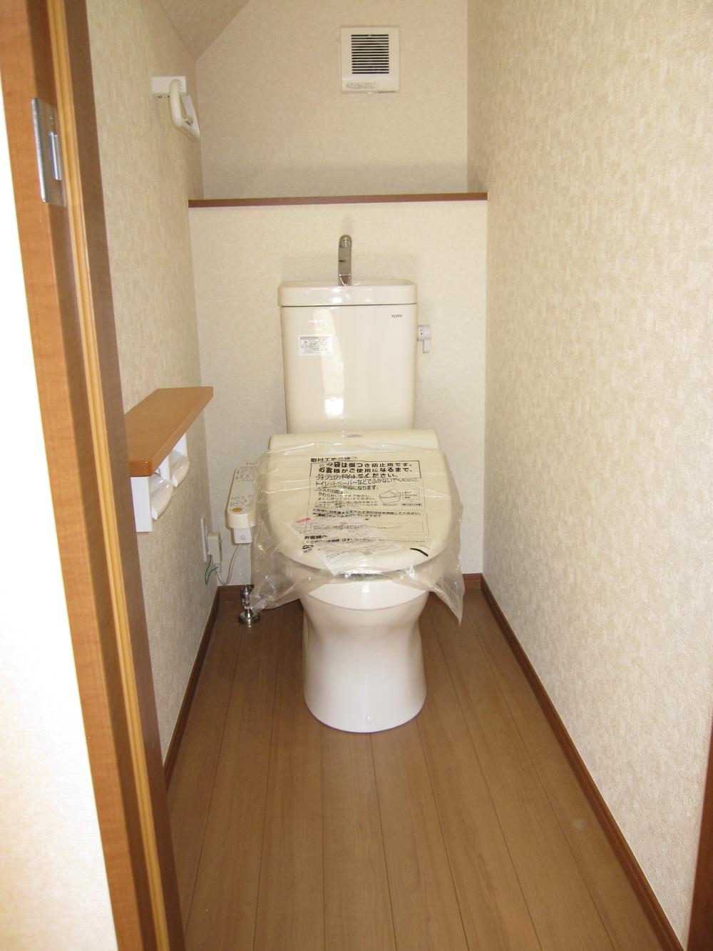 Toilet. Indoor (12 May 2013) Shooting