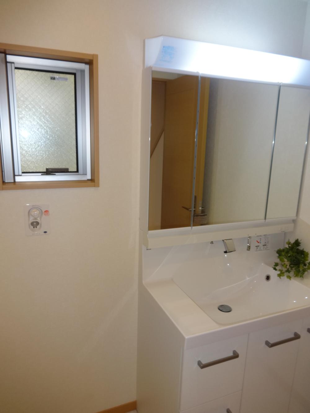 Wash basin, toilet. Indoor (10 May 2013) Shooting