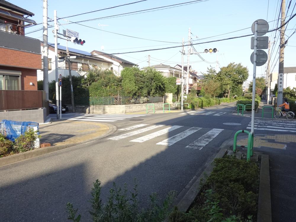 Local photos, including front road. Local (10 May 2013) Shooting