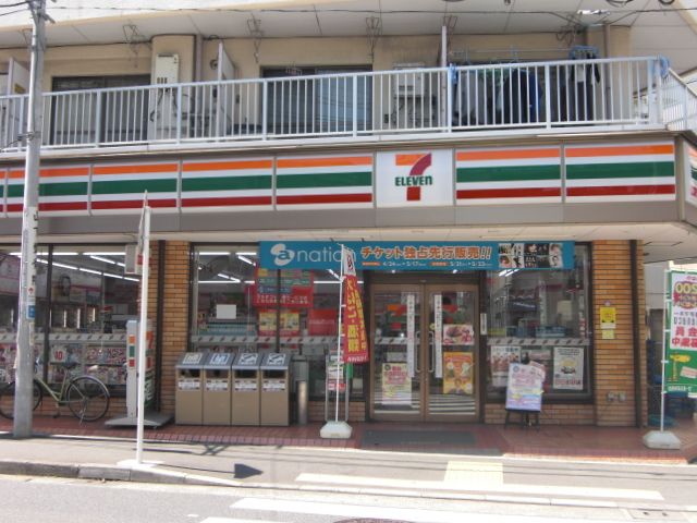 Convenience store. 490m to Seven-Eleven (convenience store)